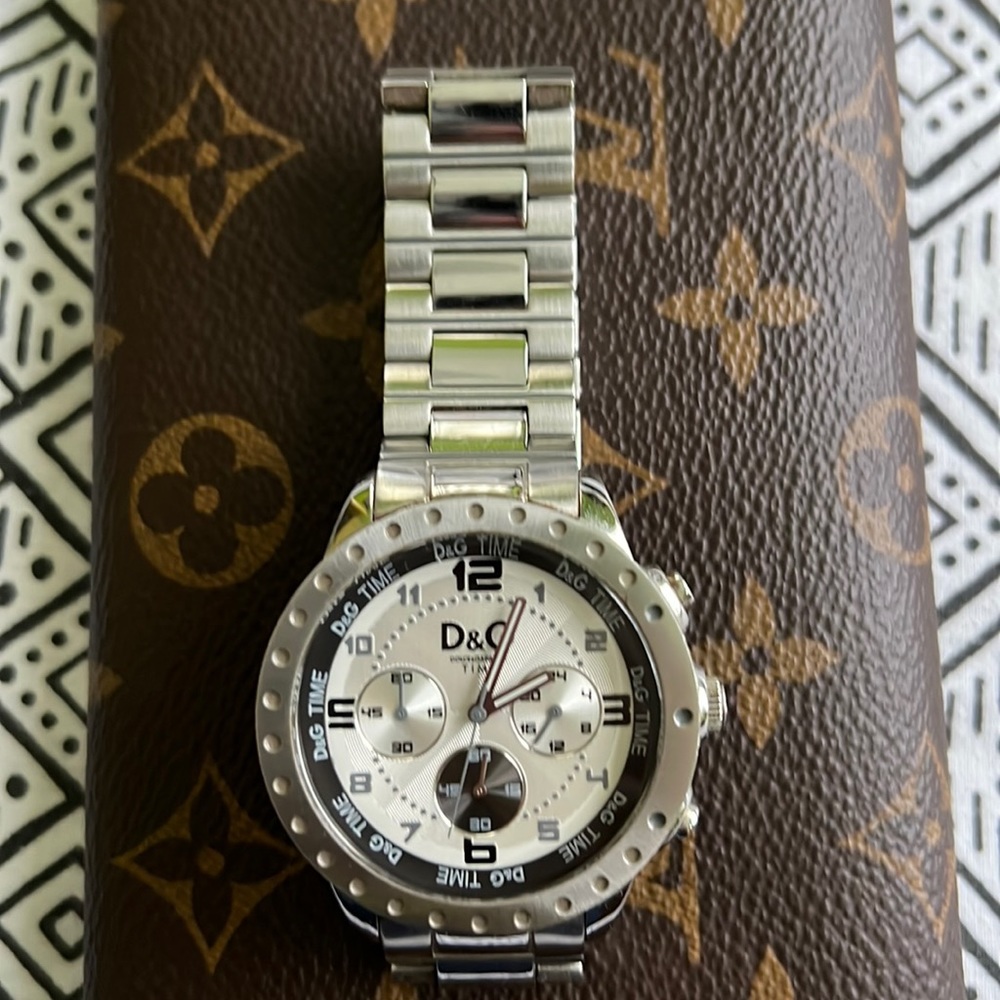 Dolce & Gabbana Men's DW0191 Navajo StainlessSteel Silver Chronograph Dial Watch